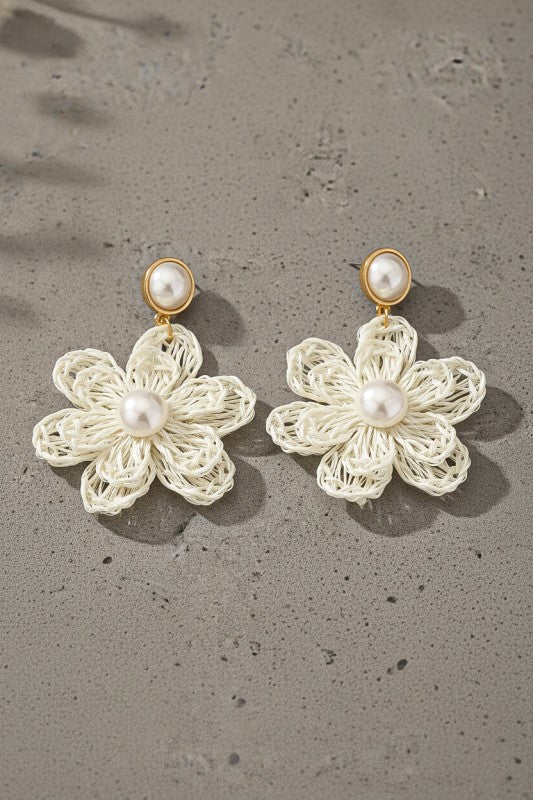 Aretes florales tejidos a mano