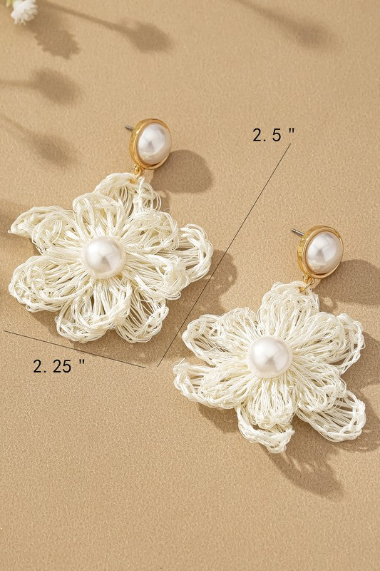 Aretes florales tejidos a mano