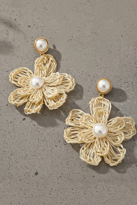 Aretes florales tejidos a mano