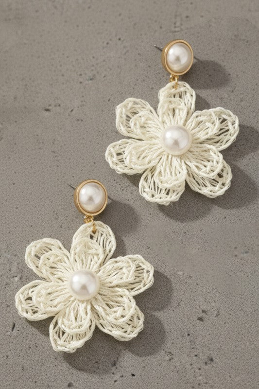 Aretes florales tejidos a mano