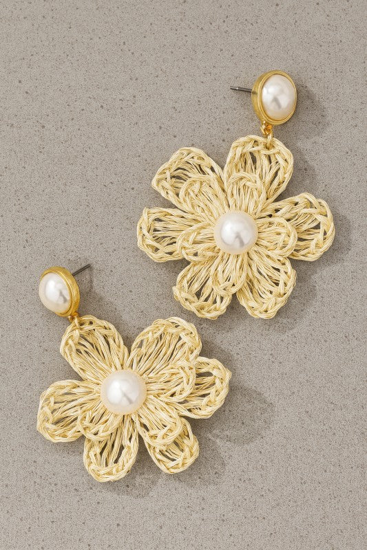 Aretes florales tejidos a mano